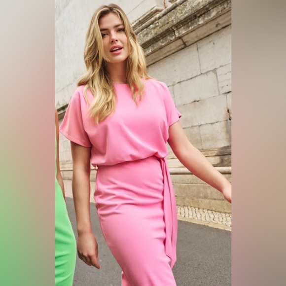 ESQUALO 🩷Pink Belted Short Sleeve Dress
Size 16 - Picture 8 of 8